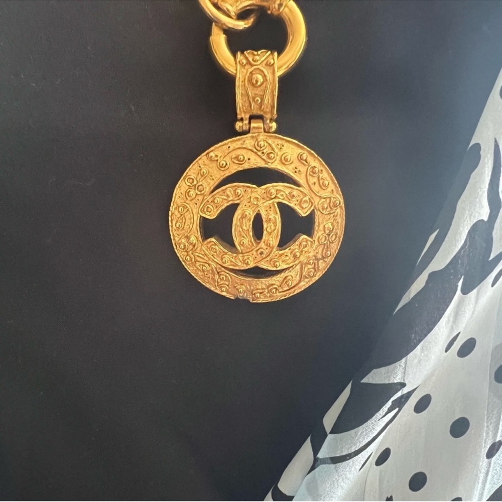💯 Authentic Chanel Coco Mark Gold Plated 94 A Pendant Necklace W/Box❤️ - Picture 11 of 11